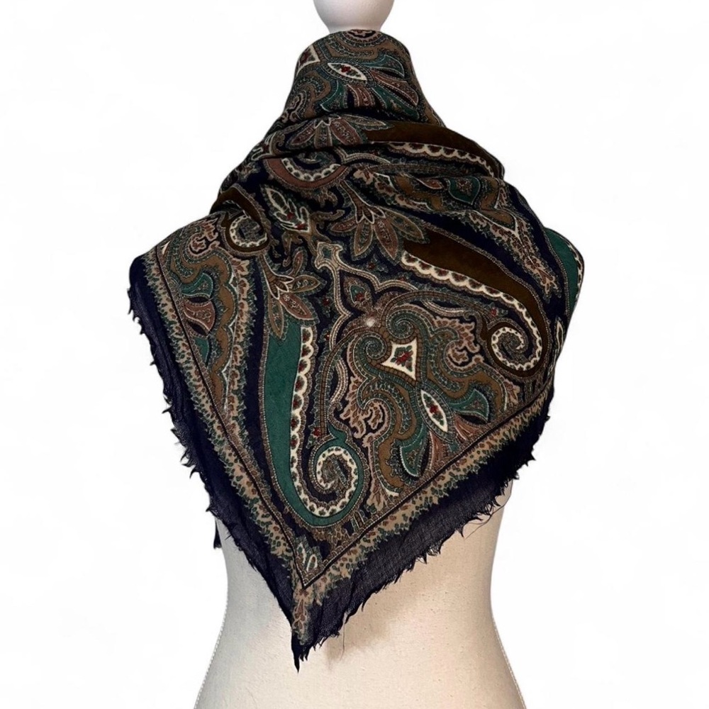 Club7 Elegant Paisley square‎ Scarf 100% Wool